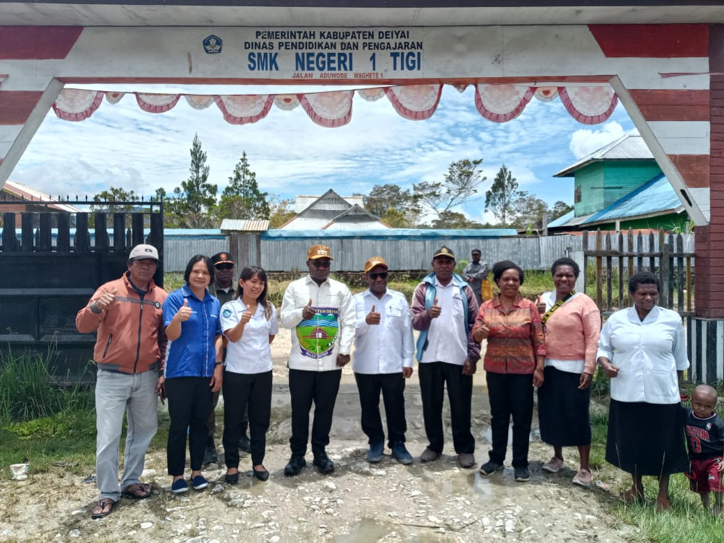 Bupati dan Wakil Bupati Deiyai Laksanakan Kunjungan Kerja ke SMK Negeri 1 Deiyai dalam Rangka Pemantauan Program Prioritas Pendidikan